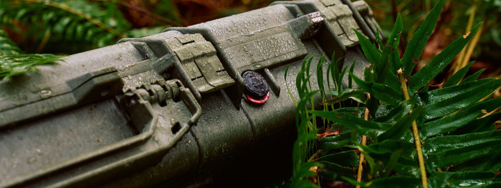 Pelican long green dark hard case